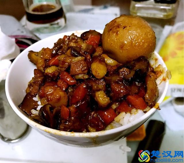 卤肉饭最正宗做法，一家人一个菜全搞定，加了洋葱酥的卤肉饭更香