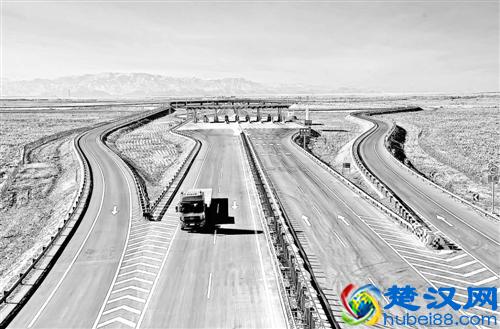 格尔木:西部交通枢纽城呼之欲出 构筑经济发展新高地
