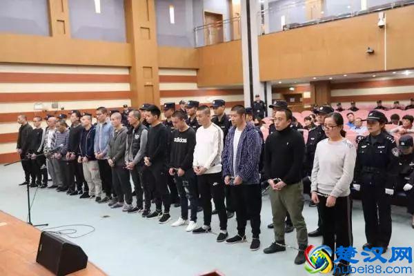 90后“女黑老大”手段残暴、行为恶劣！现在终于判了，获刑25年