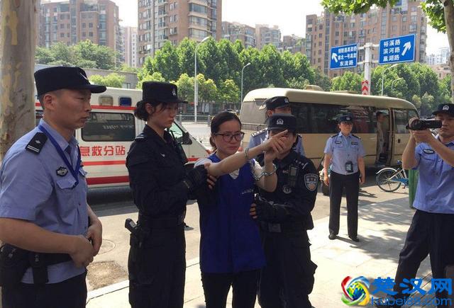 90后“女黑老大”手段残暴、行为恶劣！现在终于判了，获刑25年