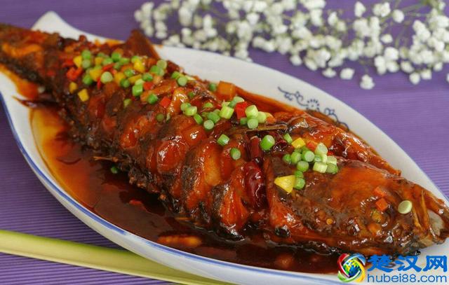 红烧鱼的家常做法，不粘锅不掉皮，比饭店做的都好吃
