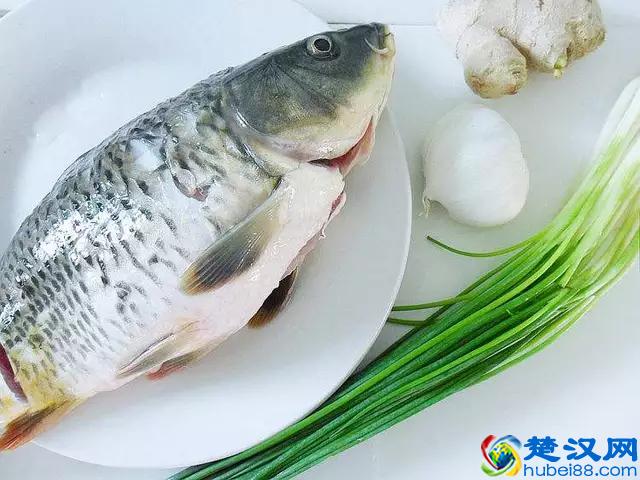 红烧鱼的家常做法，不粘锅不掉皮，比饭店做的都好吃