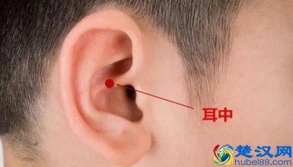 打嗝不止，连续打嗝怎么办？2个小方法，迅速“止嗝”！