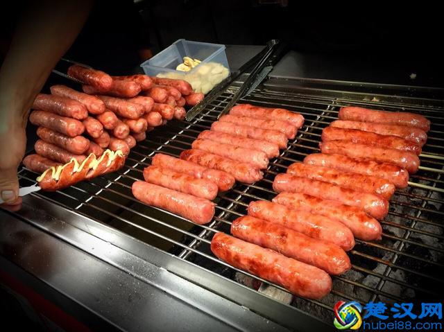 80后女生做特色小吃加盟店，一年收入20万以上