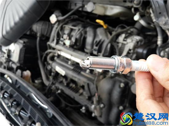 为什么4S店总让换火花塞？火花塞多久换一次才正常？你知道吗？