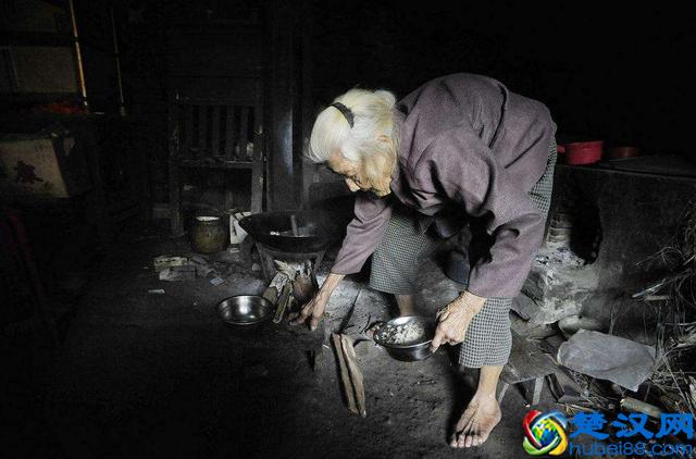 社会空巢老人越来越多，到底是什么导致这个原因呢？