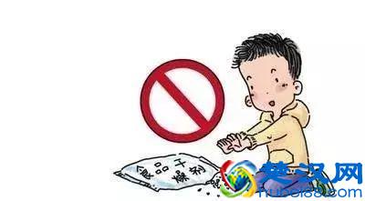 干燥剂融化眼球？！小小一包干燥剂竟有这么大的杀伤力！