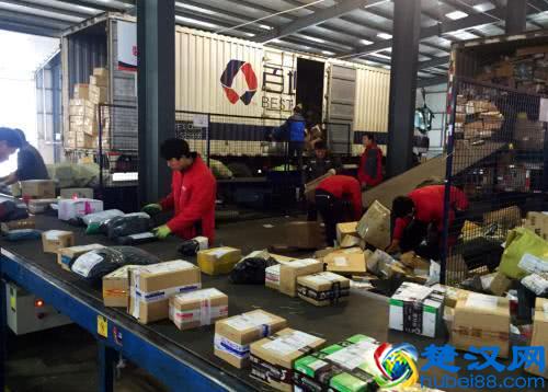 快递员一天送200个包裹，最终能有多少收入？老员工告诉你实情