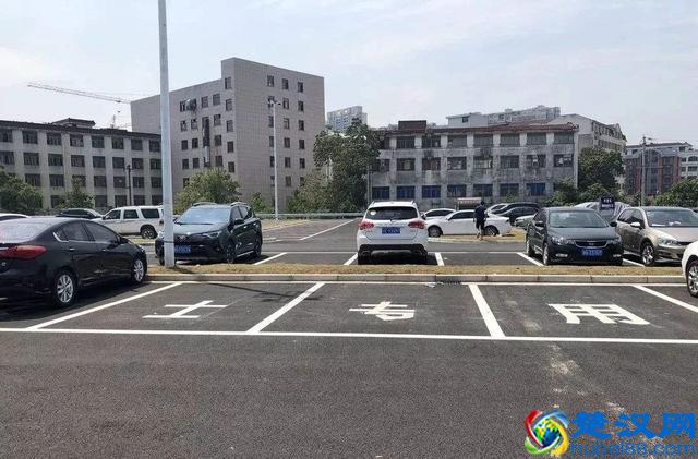 在地下停车场停车，不要找这4种车位，以免经常修车！