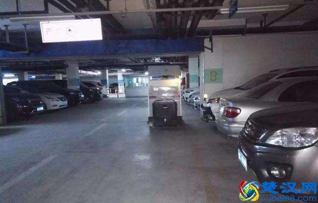 在地下停车场停车，不要找这4种车位，以免经常修车！