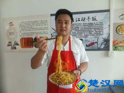 早餐小吃学做什么能摆摊卖的，一个或两个人就可以操作