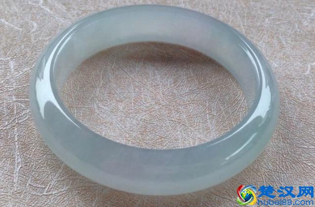 翡翠手镯A货什么价位？A货翡翠玉镯多少钱？