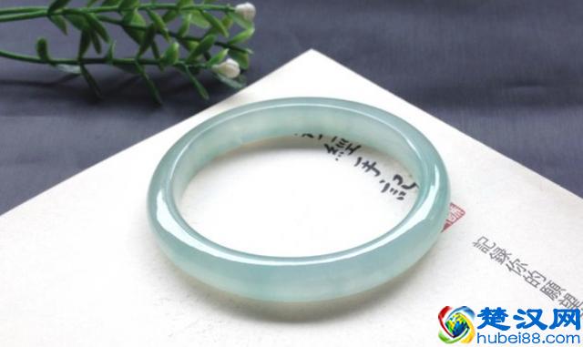 翡翠手镯A货什么价位？A货翡翠玉镯多少钱？