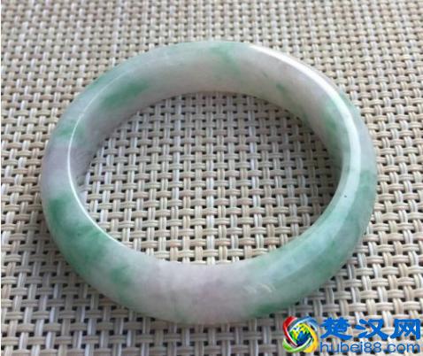 翡翠手镯A货什么价位？A货翡翠玉镯多少钱？