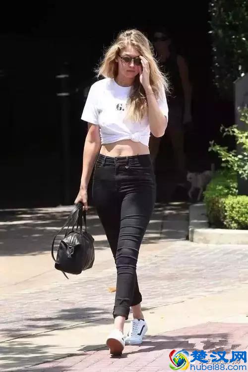 黑色裤子配什么颜色上衣?颜色搭配有技巧!