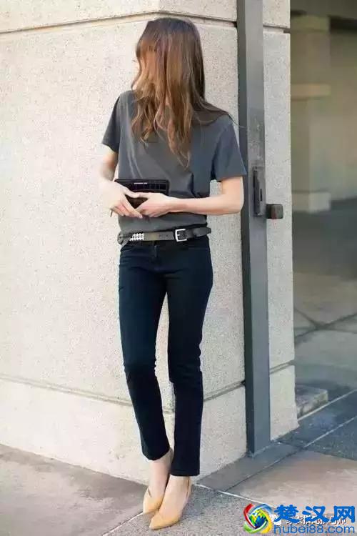 黑色裤子配什么颜色上衣?颜色搭配有技巧!