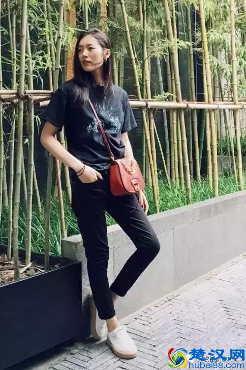 黑色裤子配什么颜色上衣?颜色搭配有技巧!