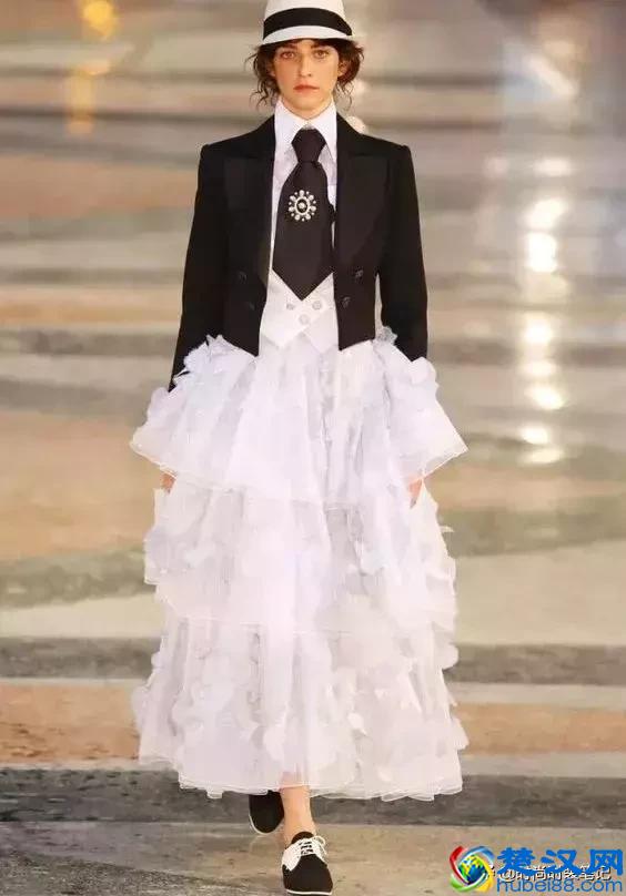 黑白颜色这么搭，让你时尚又有内涵！