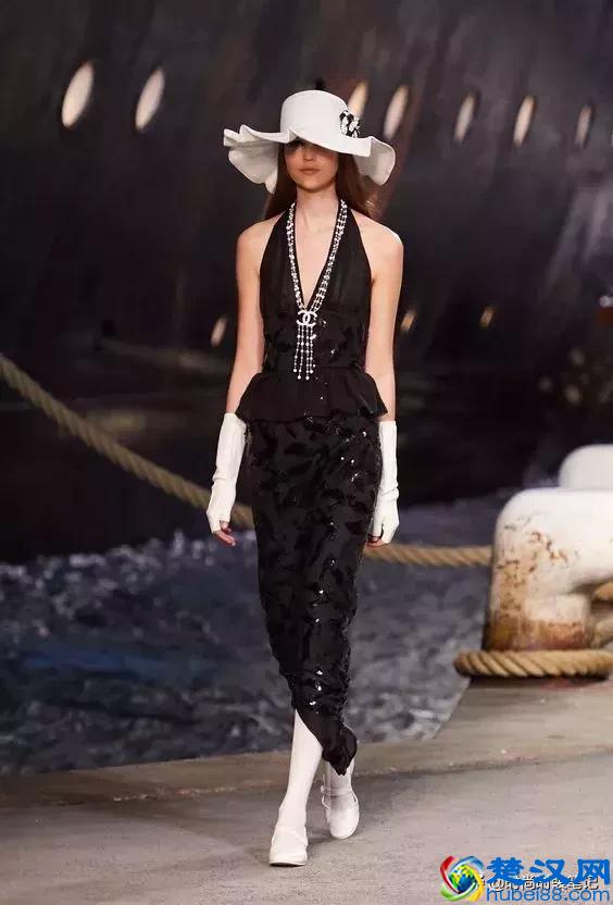 黑白颜色这么搭，让你时尚又有内涵！