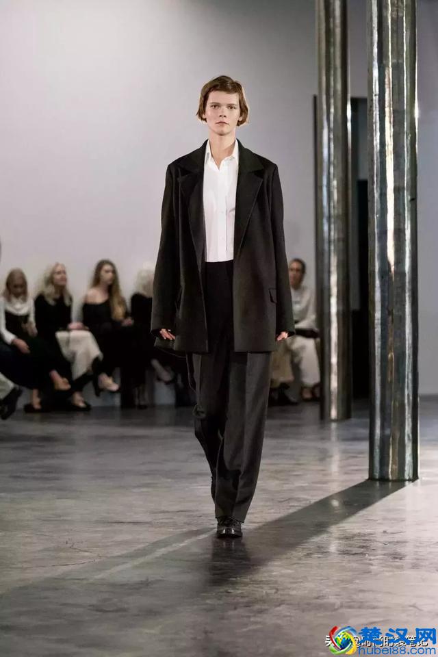 黑白颜色这么搭，让你时尚又有内涵！