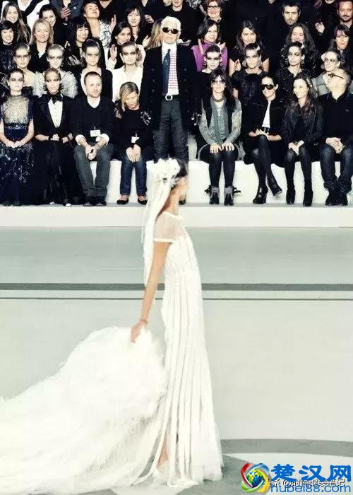 黑白颜色这么搭，让你时尚又有内涵！