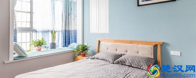 浅蓝色墙面可搭配什么颜色窗帘