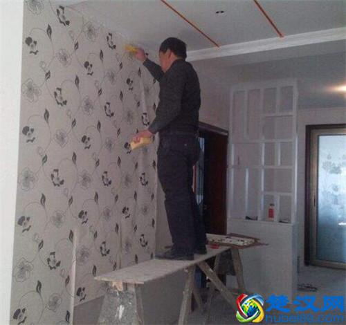 自己在家怎么贴墙纸？墙壁贴壁纸前要注意什么？