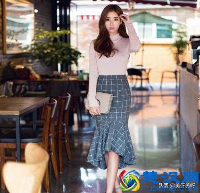 粉色衣服配什么颜色裤子和裙子，粉色怎么穿好看