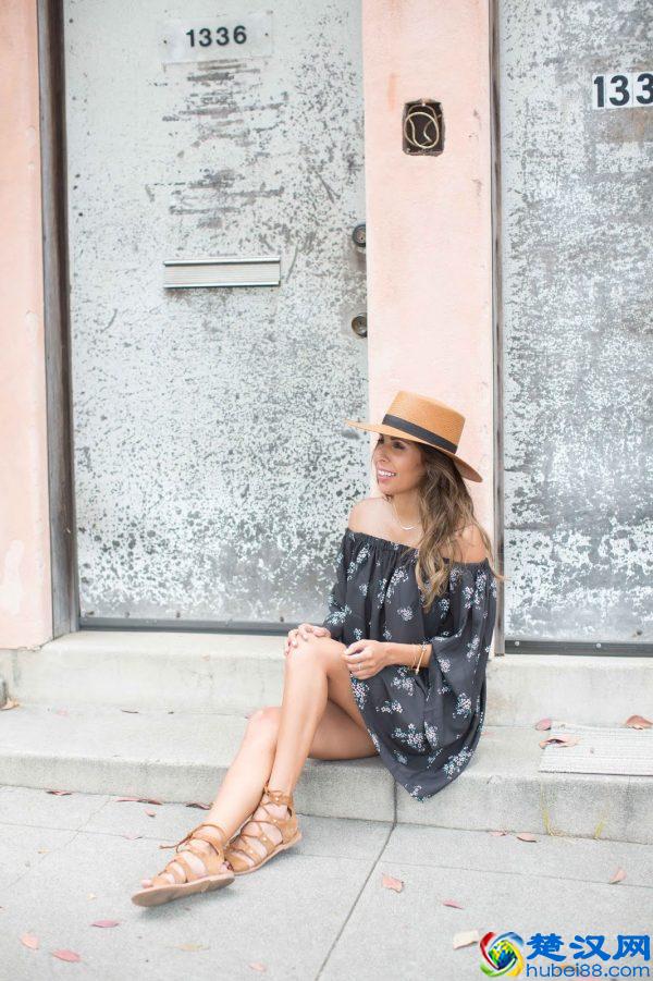 穿露肩上衣才是趋势,该如何搭配 呢?