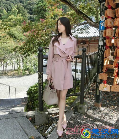 淑女粉色风衣搭配 让你御姐范爆棚！