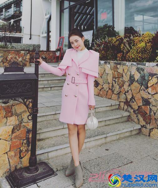 淑女粉色风衣搭配 让你御姐范爆棚！