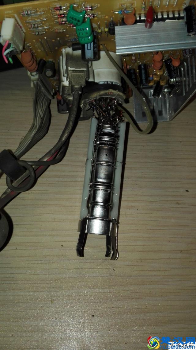 细致多图拆一个国产的飞利浦彩色显示器06年的