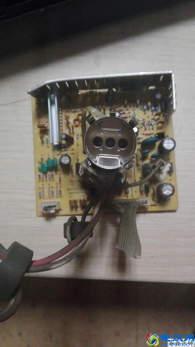 细致多图拆一个国产的飞利浦彩色显示器06年的