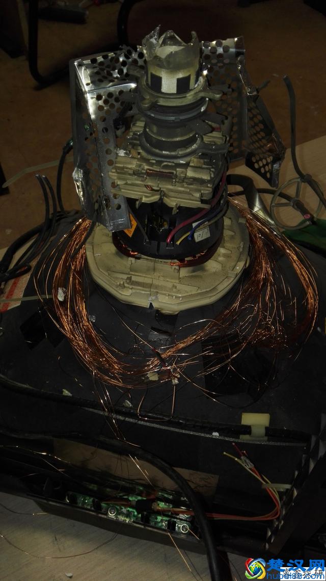 细致多图拆一个国产的飞利浦彩色显示器06年的