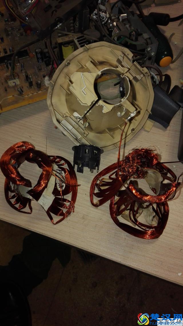 细致多图拆一个国产的飞利浦彩色显示器06年的