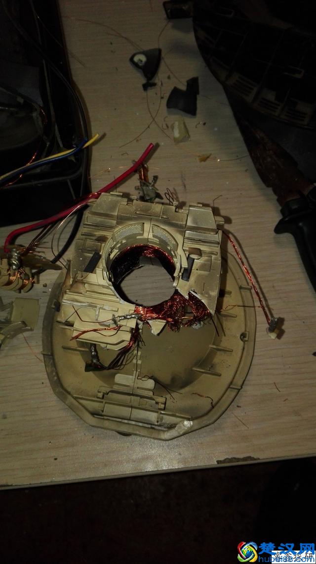 细致多图拆一个国产的飞利浦彩色显示器06年的