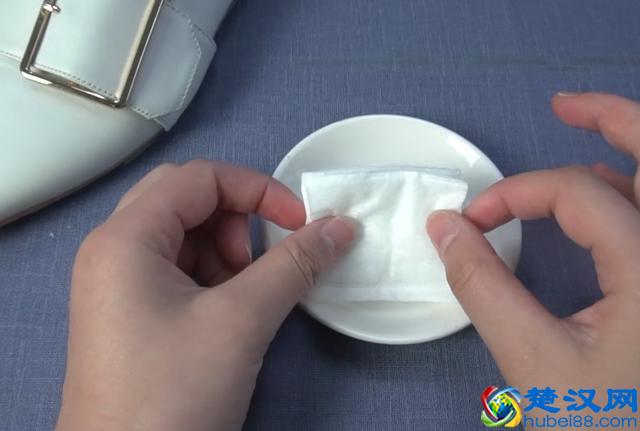 鞋子打脚磨跟很难受怎么办？教你一招轻松解决！赶紧收藏