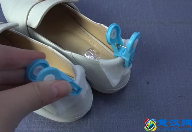 鞋子打脚磨跟很难受怎么办？教你一招轻松解决！赶紧收藏