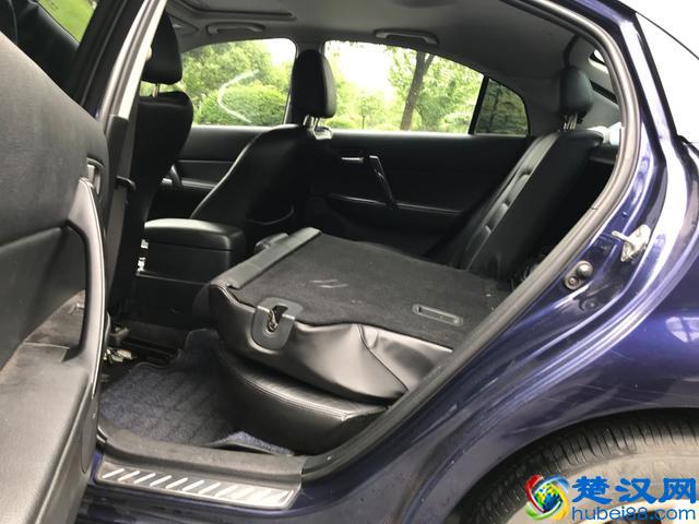 情怀之作，2.3马六轿跑跟普通马六相比，有什么区别？