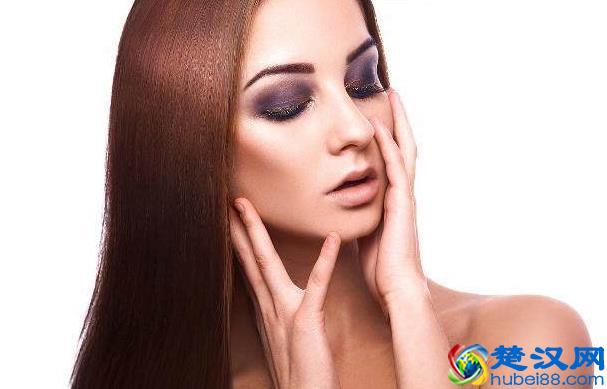 如何让自己的头发变直变柔顺？这些方面告诉你