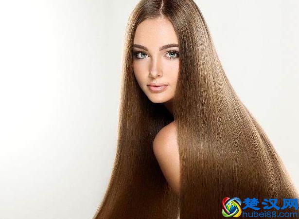 如何让自己的头发变直变柔顺？这些方面告诉你