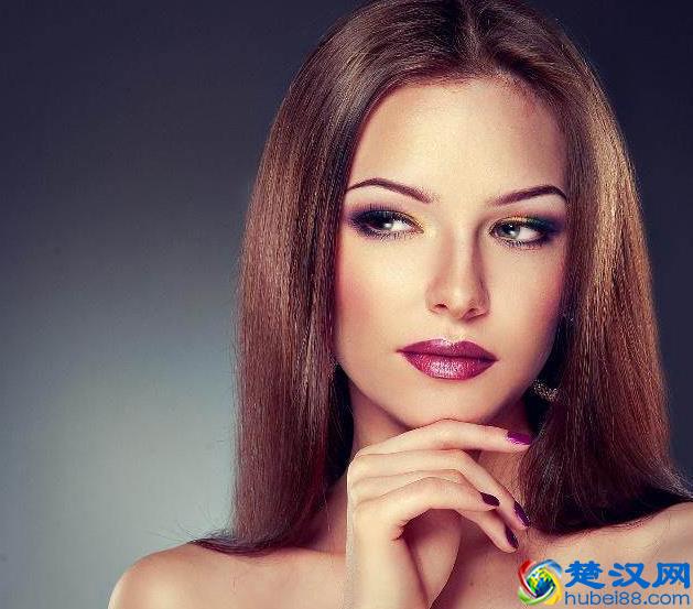 如何让自己的头发变直变柔顺？这些方面告诉你