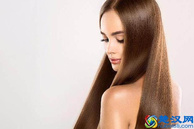 如何让自己的头发变直变柔顺？这些方面告诉你