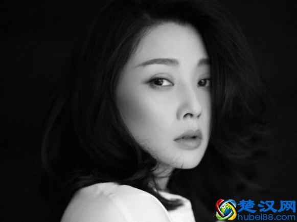 殷桃的嘴为什么一直是“破”的，在一次采访中，耿直的讲出原因