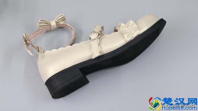 新买的鞋子磨脚？鞋店老板教的小窍门，1分钟解决这个小烦恼