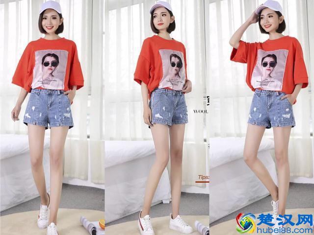 夏天,穿破洞牛仔短裤,配这4种颜色的上衣超好看!