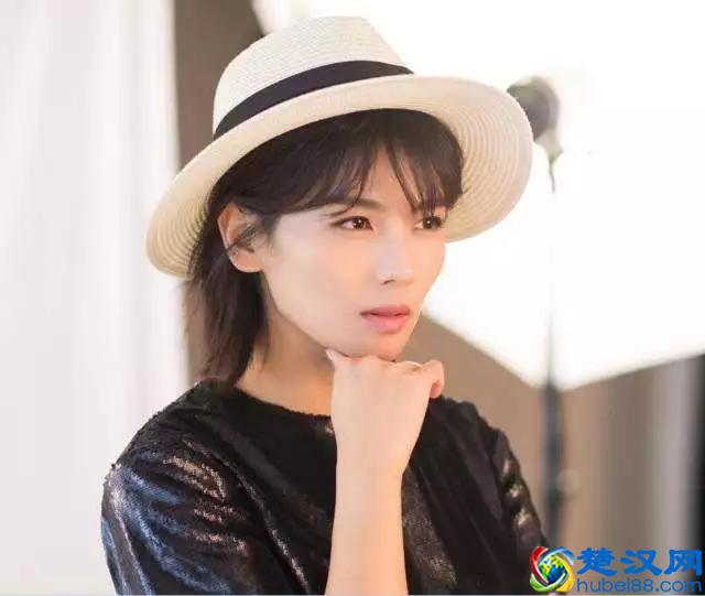 4种脸型的女人适合的4种帽子，搭配对帽子堪比整容脸