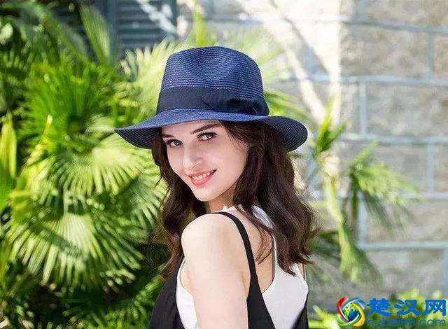 4种脸型的女人适合的4种帽子，搭配对帽子堪比整容脸