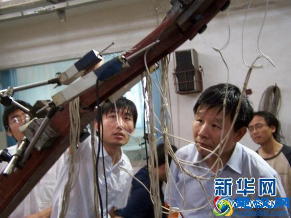 以钢之坚韧结构丰厚人生——记“黄大年式教师团队”同济大学李国强教授团队