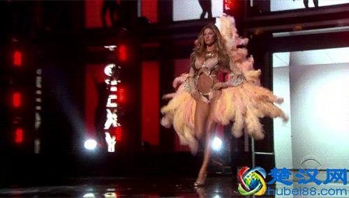 世界杯足球宝贝来了！个个都长腿细腰，美艳无双